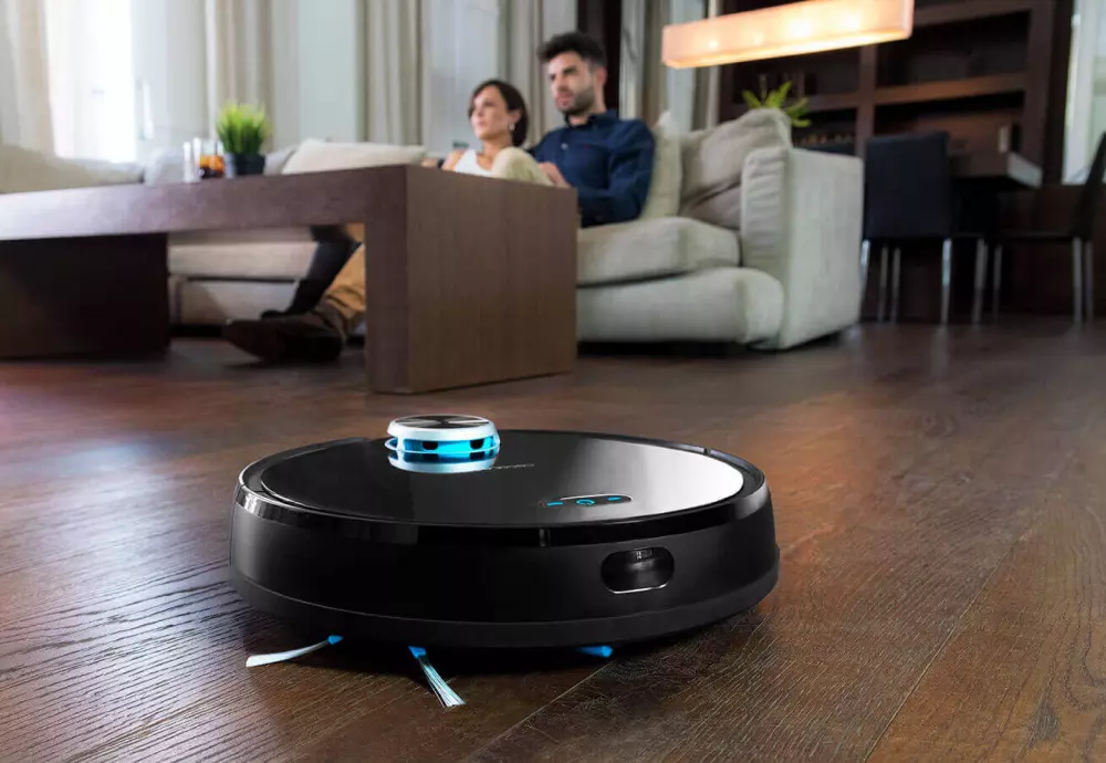 small robot vacuum cleaner